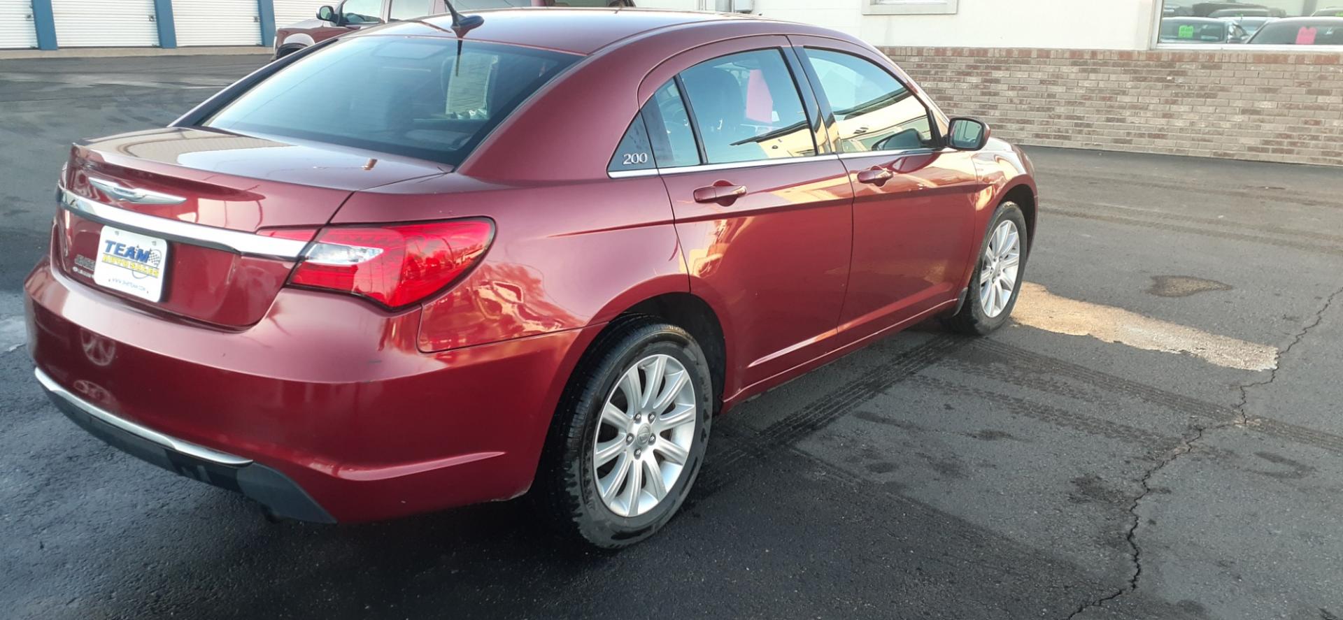 2013 Chrysler 200 (1C3CCBBB1DN) , located at 2015 Cambell Street, Rapid City, SD, 57701, (605) 342-8326, 44.066433, -103.191772 - CARFAX AVAILABLE - Photo#4